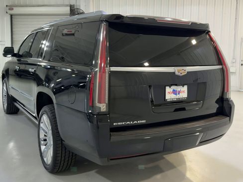 Used 2020 Cadillac Escalade ESV Platinum image 8