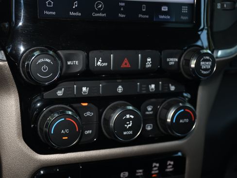 Used 2024 RAM 2500 Laramie w/ Safety Group AWD/4WD image 15