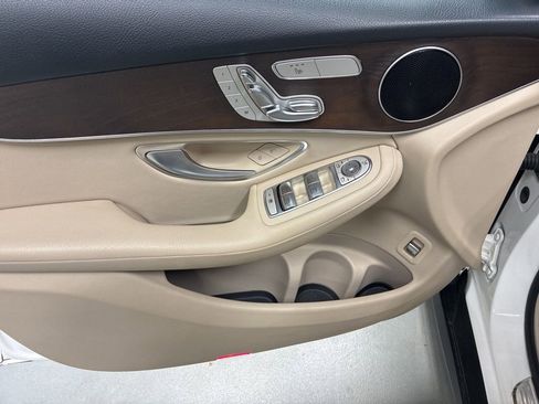 Used 2019 Mercedes-Benz GLC 300 4MATIC image 24