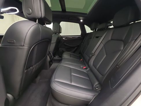 Used 2024 Porsche Macan image 24