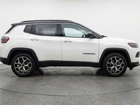 Used 2025 Jeep Compass Limited image 11