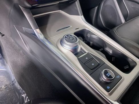 Used 2022 Ford Explorer Limited w/ Hybrid Equipment Group 310A AWD/4WD image 18