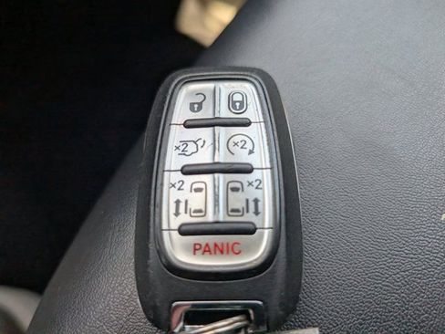 Used 2024 Chrysler Pacifica Touring-L FWD image 30
