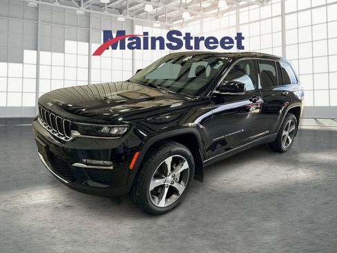 Used 2023 Jeep Grand Cherokee Limited image 1