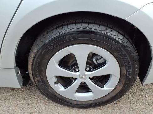 Used 2012 Toyota Prius Two FWD image 7