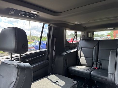 Used 2023 GMC Yukon XL Denali image 32