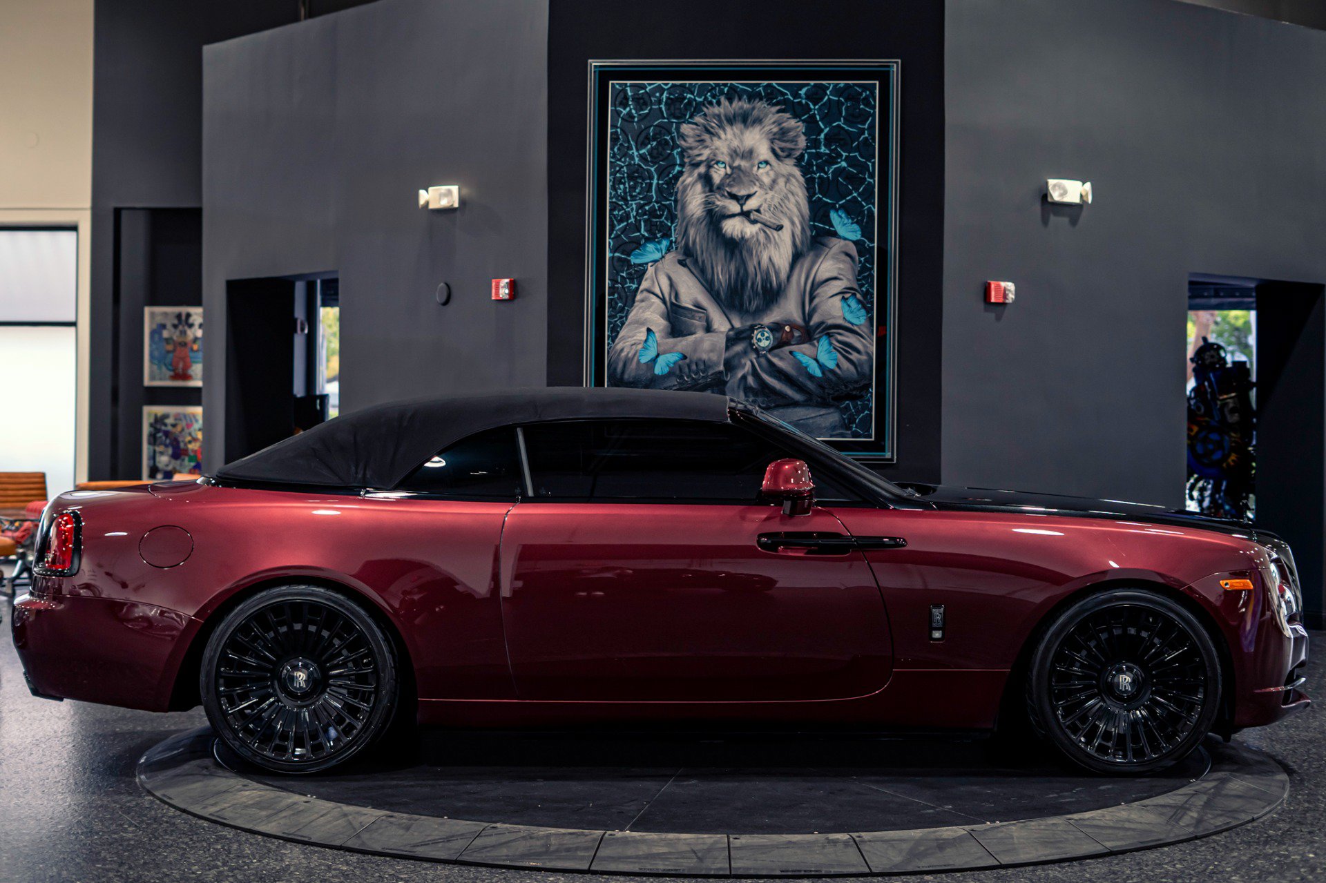 Used 2019 Rolls-Royce Dawn RWD image 42