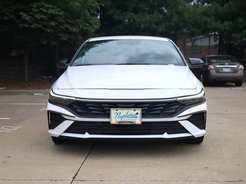 Used 2025 Hyundai Elantra SEL FWD image 4