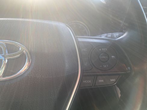 Used 2021 Toyota Venza LE w/ Carpet Mat Package (TMS) AWD/4WD image 14
