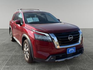 Used 2022 Nissan Pathfinder SL image 1