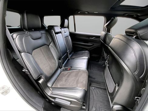 Used 2024 Jeep Grand Cherokee L Altitude image 24