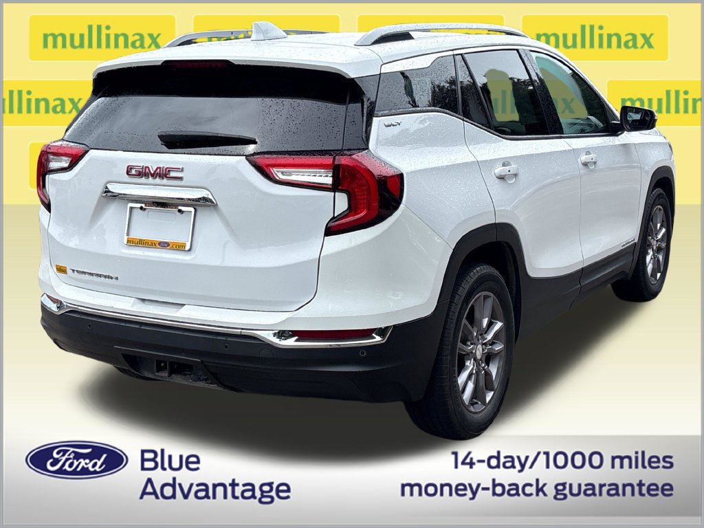 Used 2022 GMC Terrain SLT w/ Tech Package FWD image 4