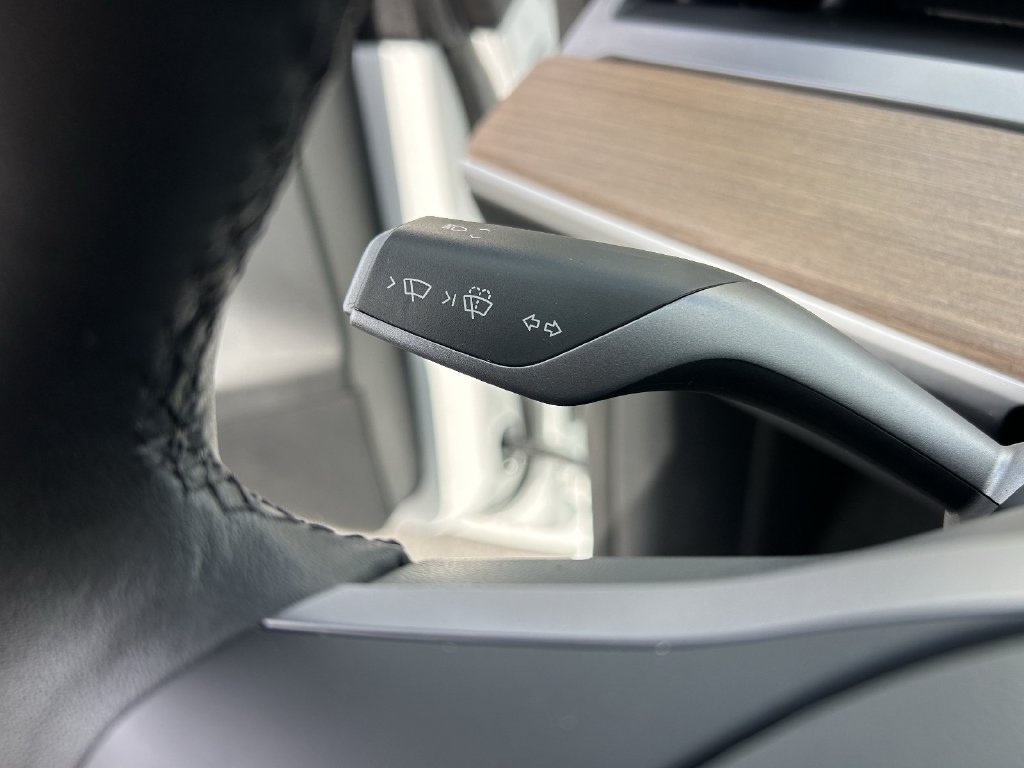 Used 2024 Tesla Model Y Long Range AWD/4WD image 25