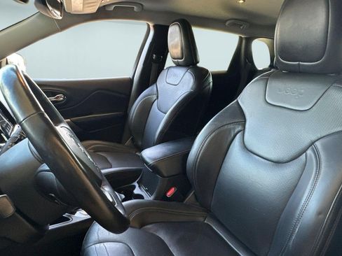 Used 2019 Jeep Cherokee Limited FWD image 5