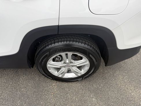 Used 2024 GMC Terrain SLE w/ Driver Convenience Package image 11