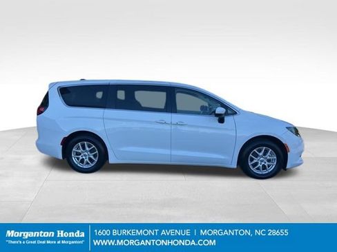 Used 2023 Chrysler Voyager LX FWD image 10