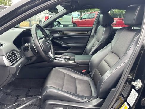 Used 2018 Honda Accord Sport image 9