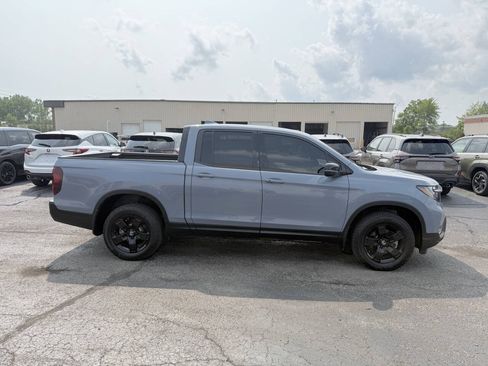 Used 2025 Honda Ridgeline Black Edition image 5