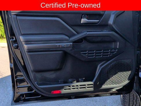 Certified 2025 Toyota Tacoma TRD Off-Road AWD/4WD image 9