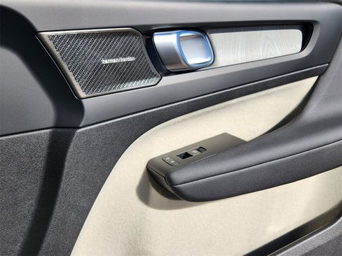 New 2026 Volvo XC40 B5 Ultra w/ Climate Package image 21