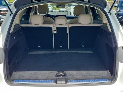 Used 2022 Mercedes-Benz GLC 300 image 7