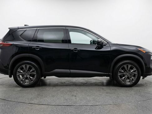 Used 2025 Nissan Rogue SV image 5