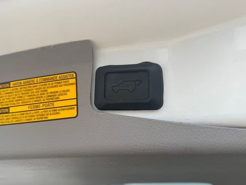 Used 2012 Toyota Highlander Limited w/ Tow Pkg image 40