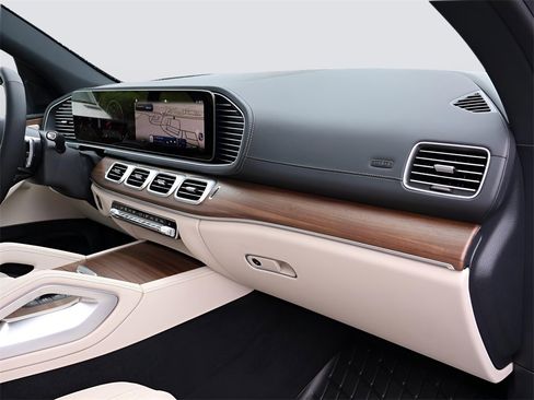 Certified 2025 Mercedes-Benz GLS 450 4MATIC image 12