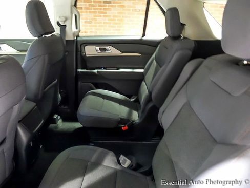 Used 2025 Ford Explorer Active image 13