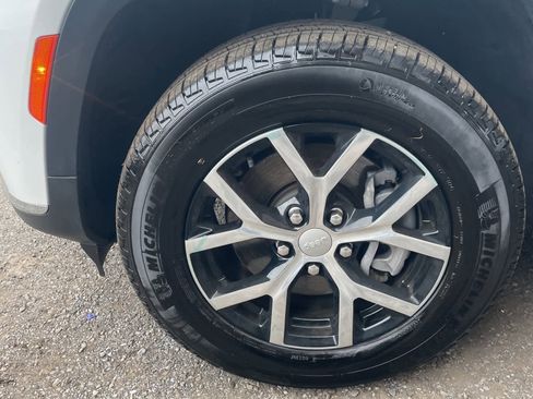 Used 2024 Jeep Grand Cherokee L Limited image 9