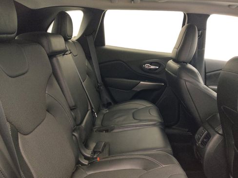 Used 2019 Jeep Cherokee Limited w/ Luxury Group image 19