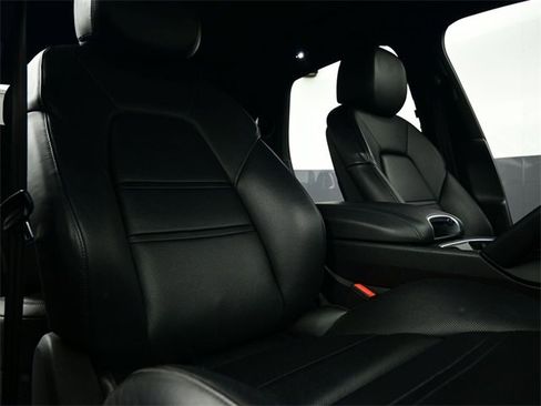 Used 2020 Porsche Cayenne S image 38