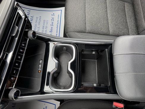 Used 2024 Chevrolet Traverse LT image 29