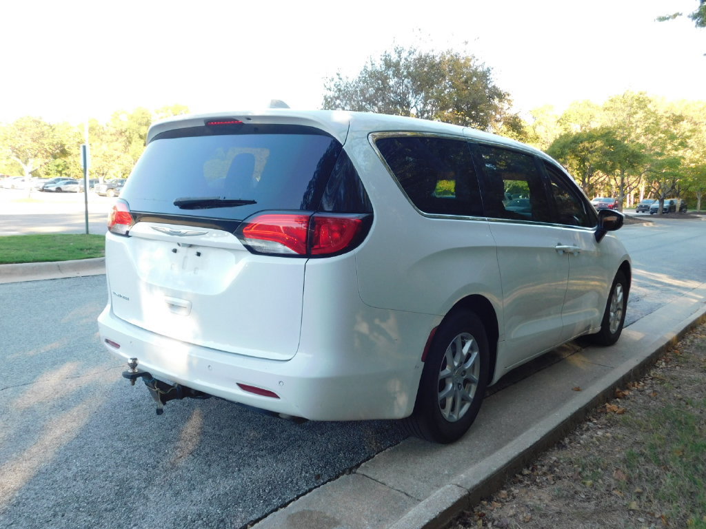 Used 2020 Chrysler Voyager LX w/ Cold Weather Group FWD image 4