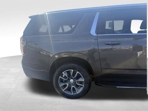 Used 2021 Chevrolet Suburban LS w/ Driver Alert Package AWD/4WD image 4