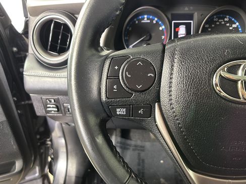Used 2018 Toyota RAV4 XLE AWD/4WD image 30