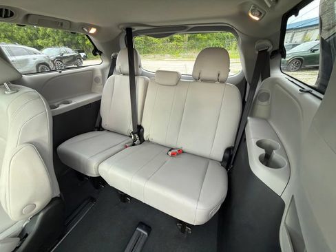 Used 2020 Toyota Sienna Limited FWD image 13