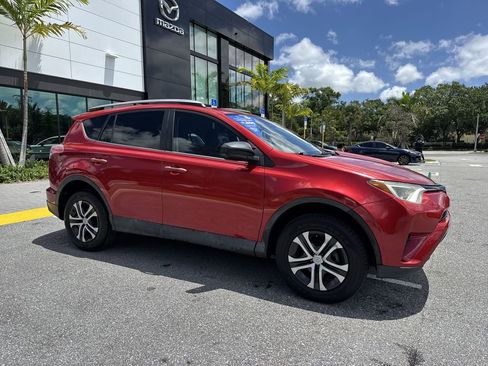 Used 2017 Toyota RAV4 LE FWD image 6