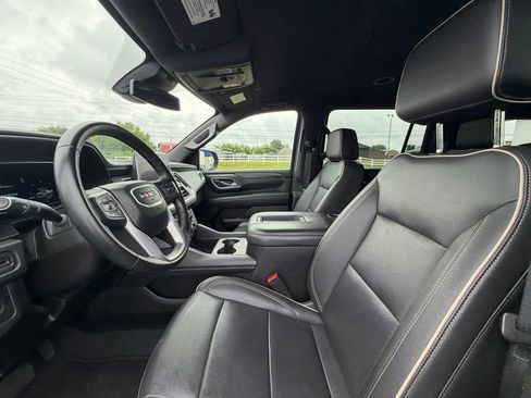 Used 2024 GMC Yukon XL SLT AWD/4WD image 10