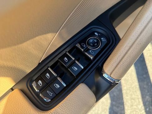 Used 2018 Porsche Cayenne Platinum Edition image 11