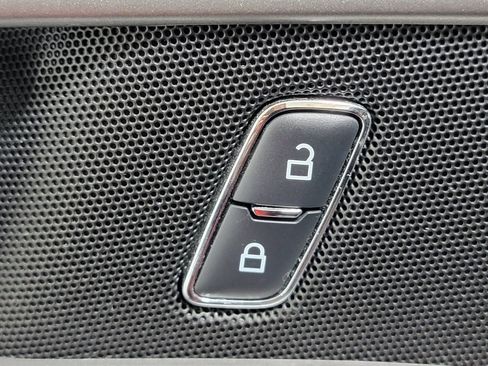 Used 2019 Ford Explorer XLT w/ Equipment Group 202A FWD image 29