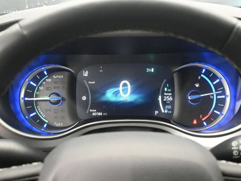 Used 2024 Chrysler Pacifica Limited FWD image 11