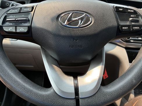 Used 2019 Hyundai Elantra SE FWD image 9