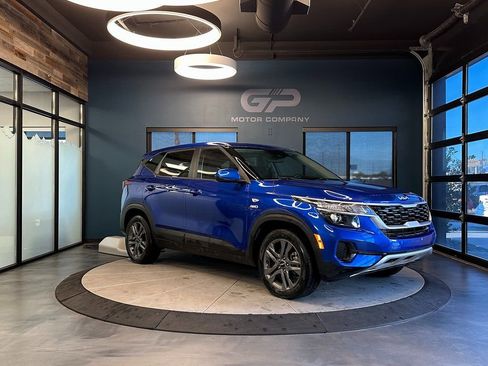 Used 2023 Kia Seltos LX AWD/4WD image 1