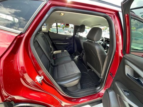 Used 2025 Chevrolet Trax LT w/ Driver Confidence Package FWD image 15
