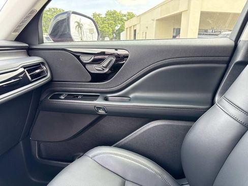 New 2026 Lincoln Aviator AWD w/ Jet Appearance Package image 23