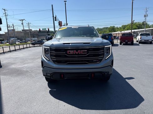 Used 2023 GMC Sierra 1500 AT4 w/ AT4 Premium Package AWD/4WD image 8