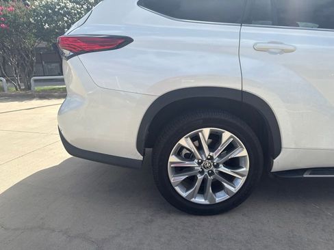 Used 2020 Toyota Highlander Limited FWD image 14
