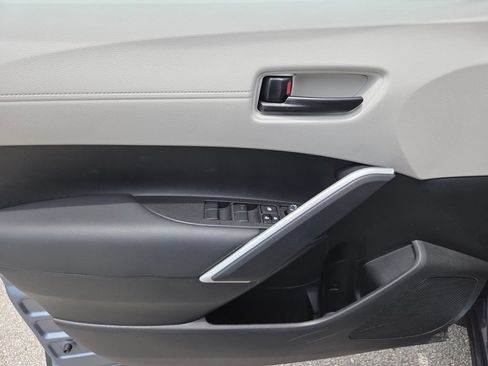 Used 2025 Toyota Corolla Cross L FWD image 30