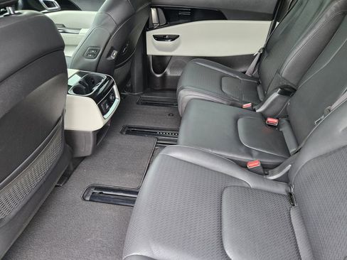 Used 2024 Kia Carnival SX Prestige FWD image 30